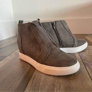 Dolce Vita Gray Perforated Wedge Sneaker Bootie Women’s 7